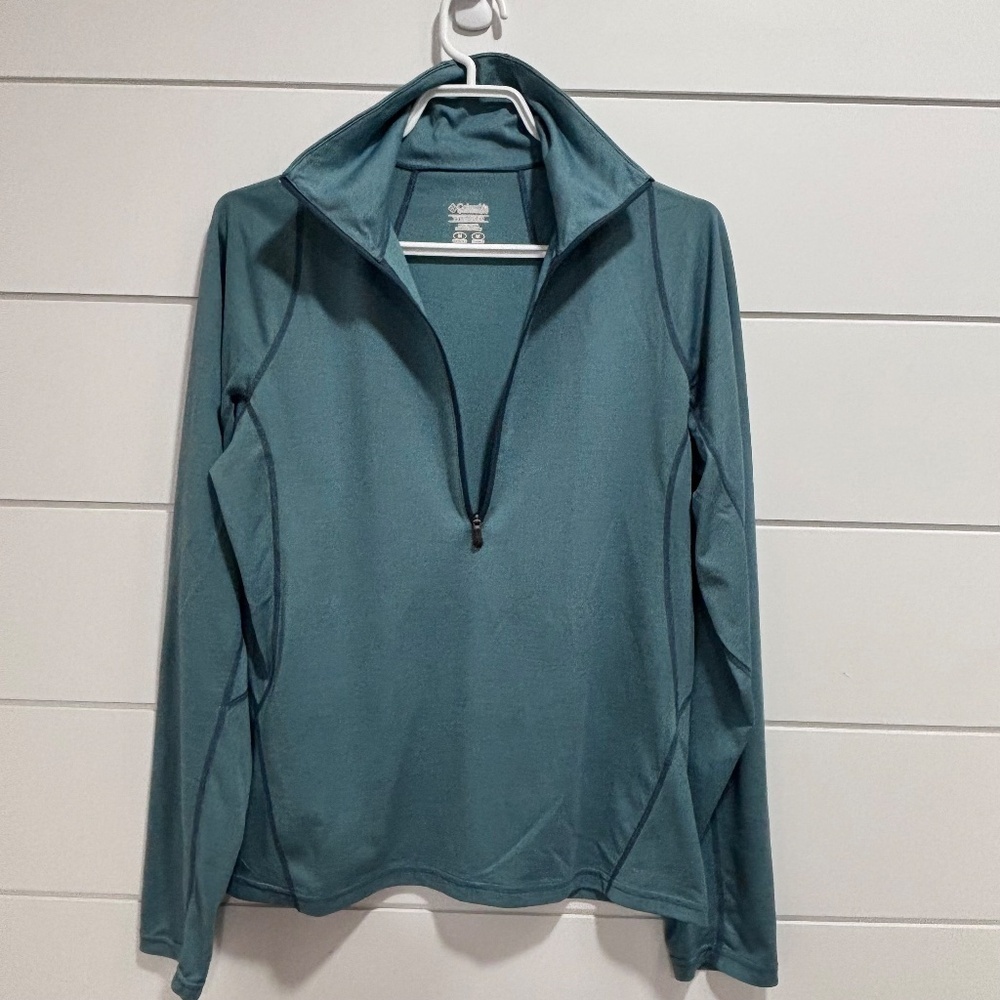 Columbia women's Titanium omni-shade 1/2 zip pullover size M